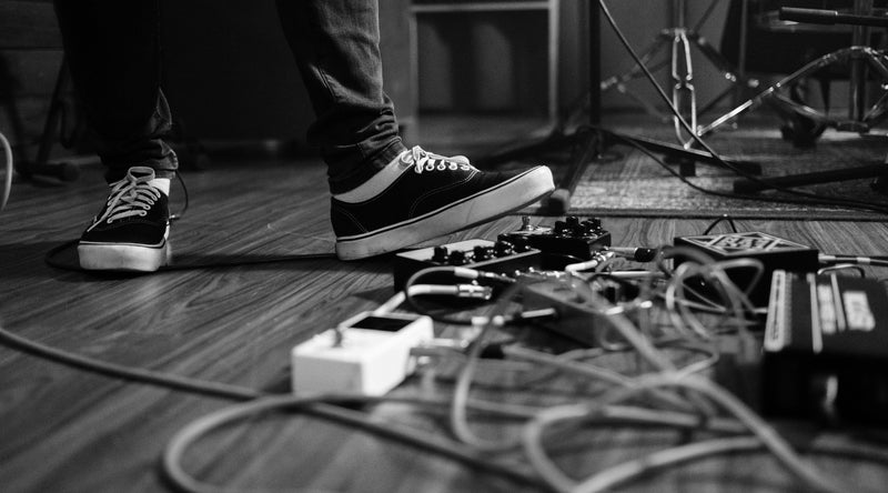 Gift Guide for Guitarists 2021 black and white pedalboard